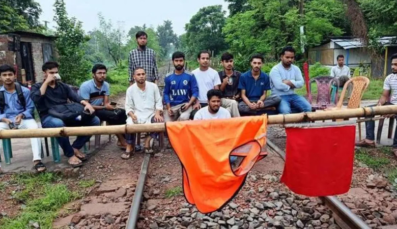 রাজশাহীর সঙ্গে সারাদেশের রেল যোগাযোগ বন্ধ
