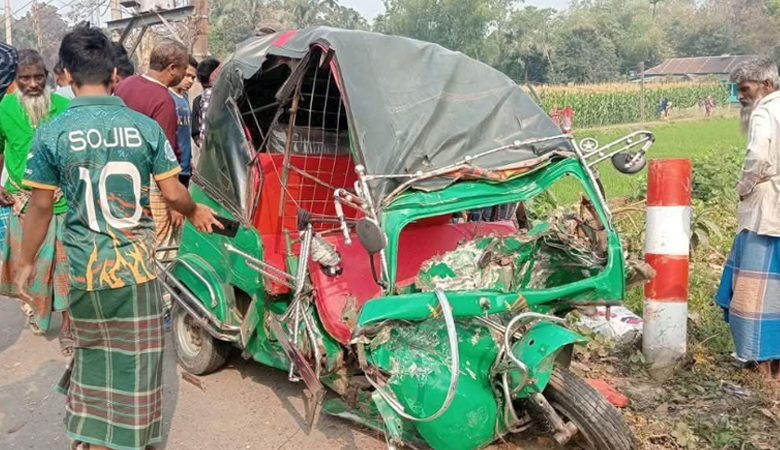 ময়মনসিংহে ট্রাক-অটোরিকশার সংঘর্ষে নিহত ৩