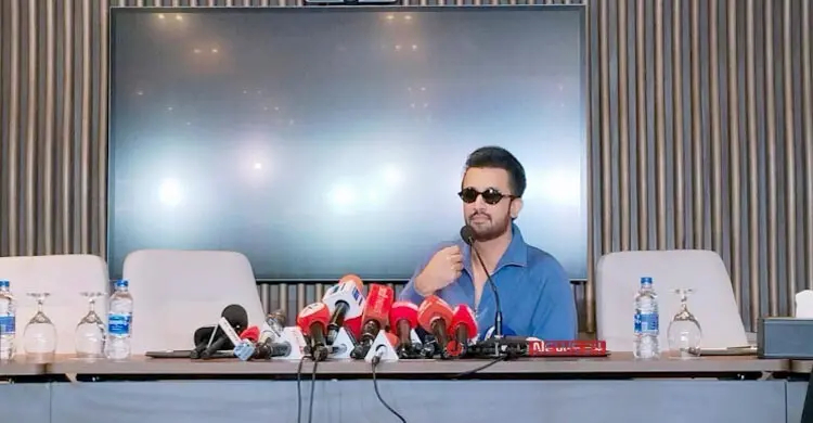 বাংলাদেশে এসে বড় ঘোষণা আতিফ আসলামের
