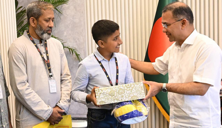 মাইলস্টোনে বোন হারানো তাহসিনের হাসির গল্প ছুঁয়েছে প্রধানমন্ত্রীকে