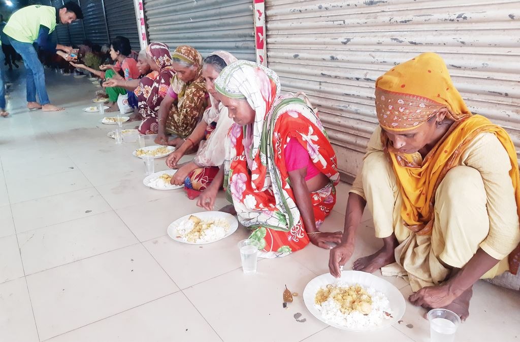 একদিকে ক্ষুধার লড়াই, অন্যদিকে কোটিপতির উত্থান
