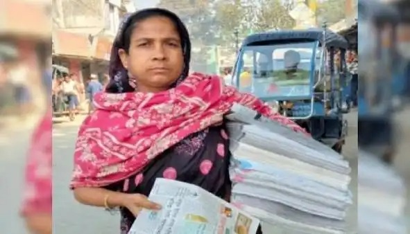 পত্রিকা বিক্রি করেই চলে নার্গিসের জীবন