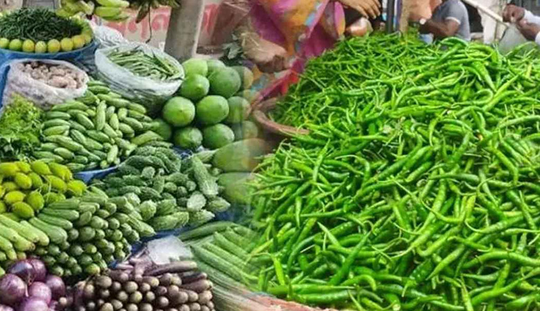 কাঁচামরিচ ৪০০ টাকা, বেড়েছে পেঁয়াজ-ডিমের দাম
