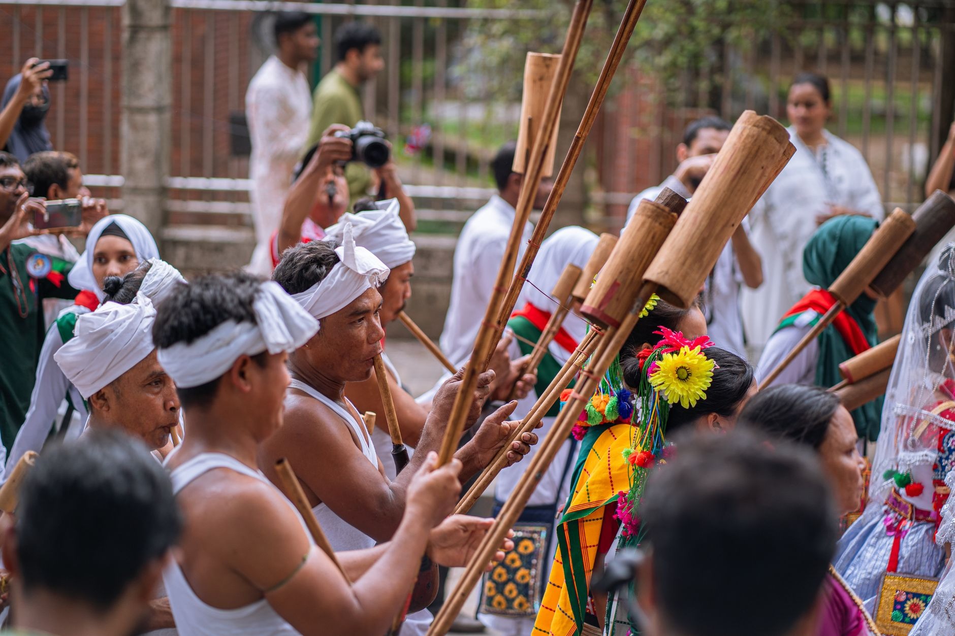 গালি-ঘৃণা ছাড়ায় প্রতিবাদী ভাষার সৌন্দর্য হয়ে ওঠে সম্মিলিত গান