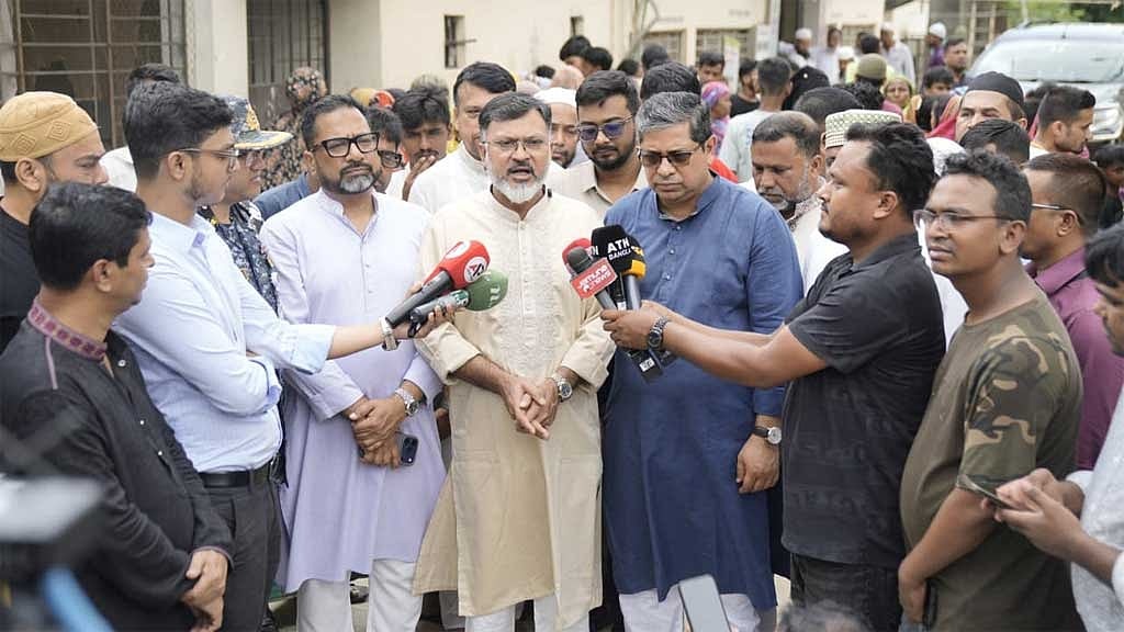 বাড্ডায় পরিচ্ছন্নকর্মীর মৃত্যু, ফিটনেসবিহীন গাড়িতে কঠোরতার ঘোষণা