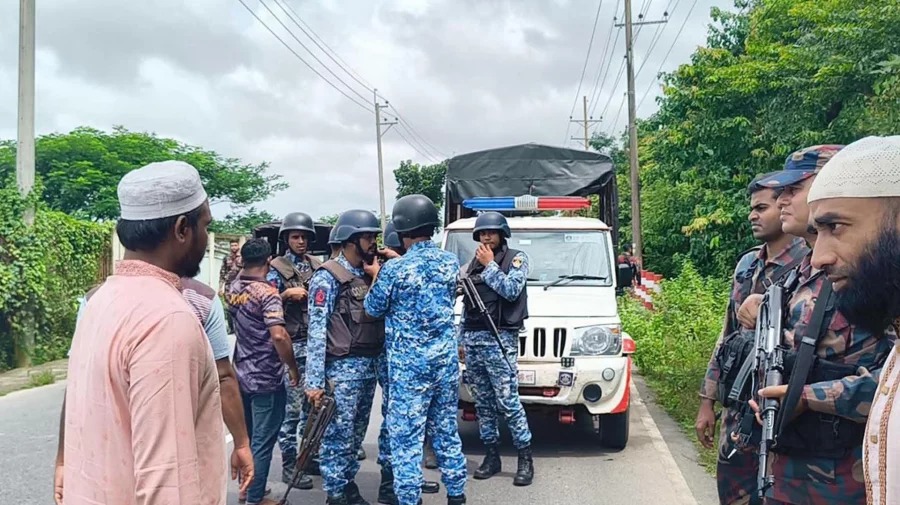 টেকনাফে বাস থামিয়ে গুলি, বিকাশ কর্মীর ৫৭ লাখ টাকা লুট