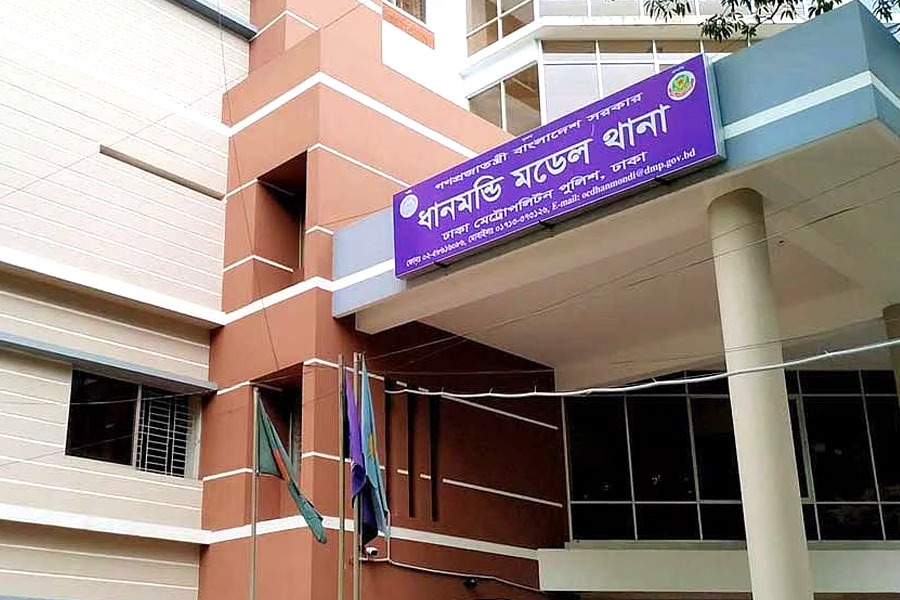 ধানমন্ডিতে ৩৯ লাখ টাকা ছিনতাই, অস্ত্রসহ আটক তিন