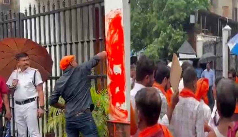 আনন্দবাজার কার্যালয়ের সামনে হিন্দুত্ববাদীদের বিক্ষোভ
