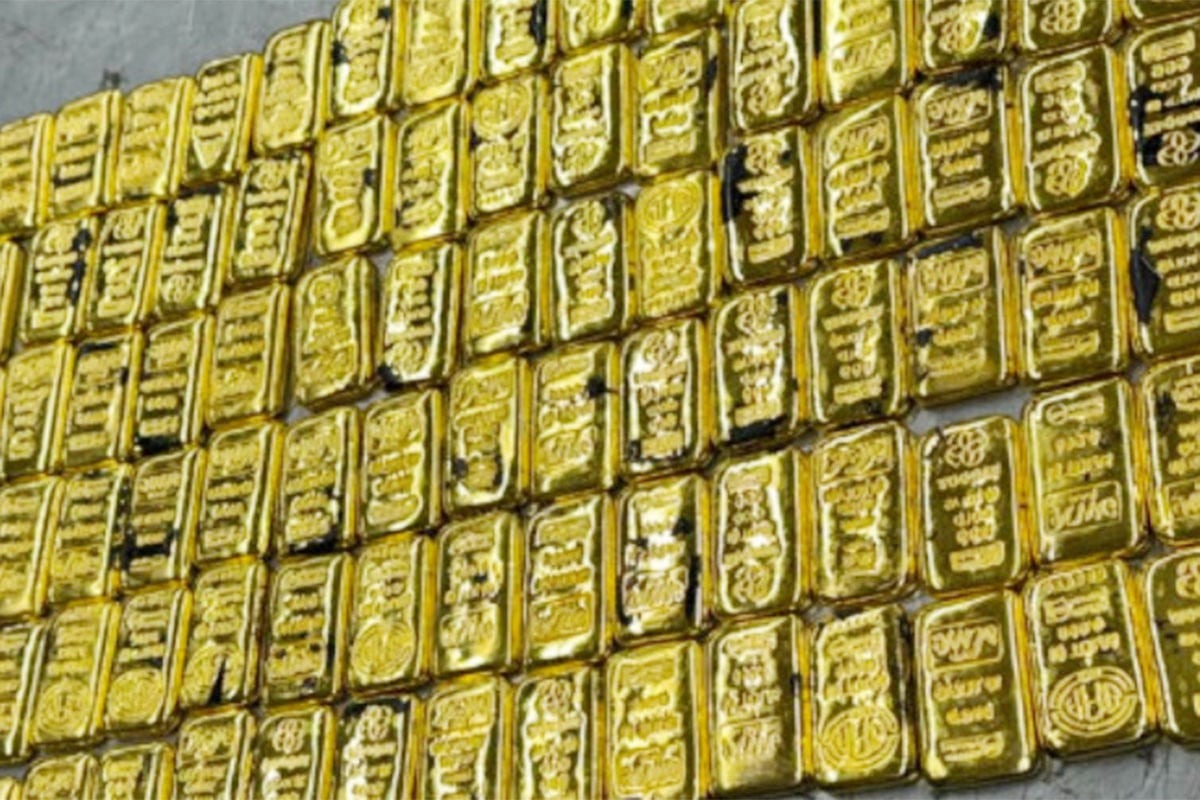 শাহজালাল বিমানবন্দরে ১৪ কেজি সোনার বার জব্দ