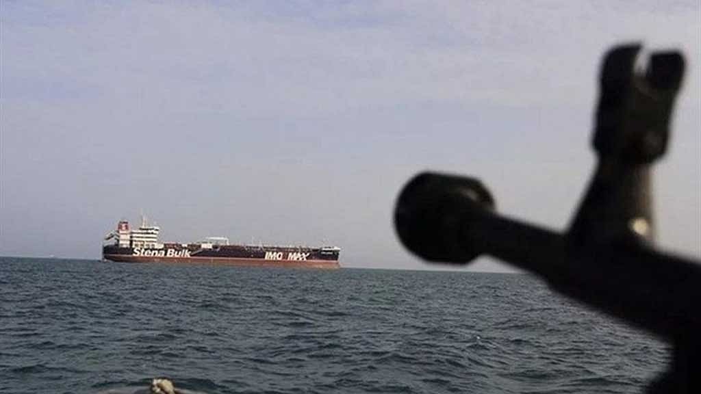 হরমুজে দুই মার্কিন জাহাজ ও আট ট্যাংকারে হামলার দাবি
