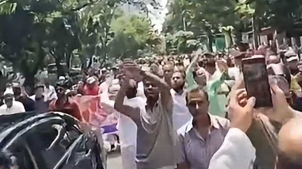 গুলশানে আওয়ামী লীগের মিছিল, ককটেল বিস্ফোরণ