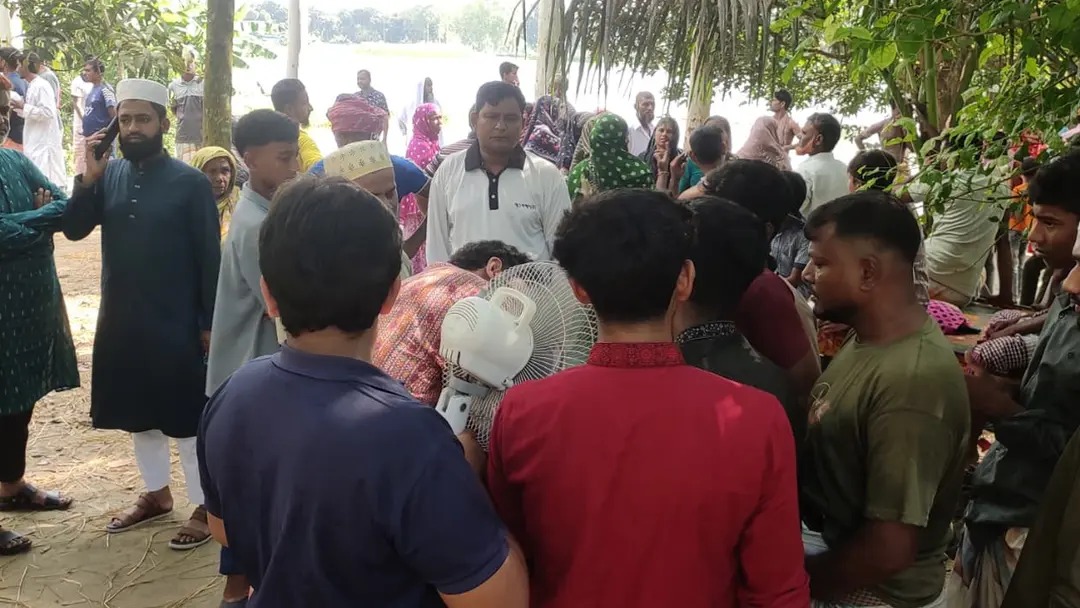 পাবনায় মাঠের পানিতে ডুবে প্রাণ গেল তিন শিশুর