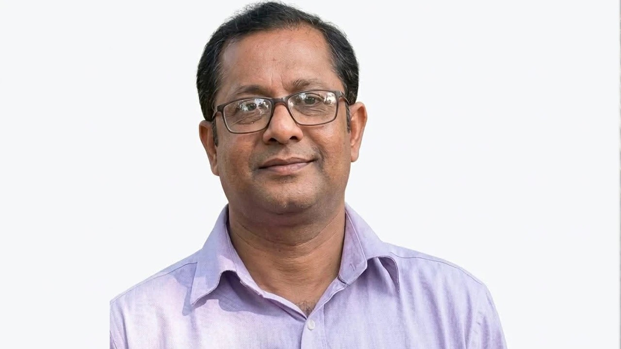 কর্মস্থলে শেষবার সাংবাদিক পুলক চ্যাটার্জি, চোখের জলে বিদায়