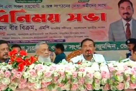 অদ্ভুত দেশ আমাদের! ‘অধিকাংশ সরকারি কর্মকর্তা চোর’