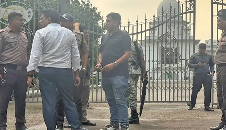সুপ্রিম কোর্টের সামনে ককটেল বিস্ফোরণ