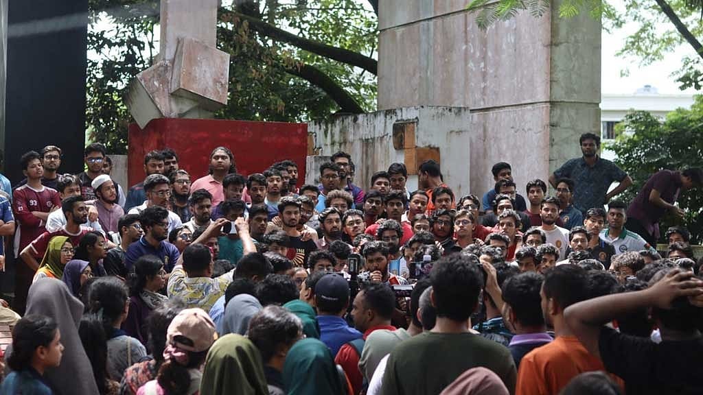 উপাচার্য পুনর্বহাল না হওয়া পর্যন্ত চুয়েটে শাটডাউন