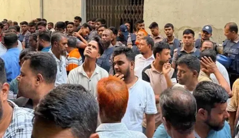 জাসদ কার্যালয়ে গোপন বৈঠক, আ. লীগ সন্দেহে অর্ধশতাধিক আটক