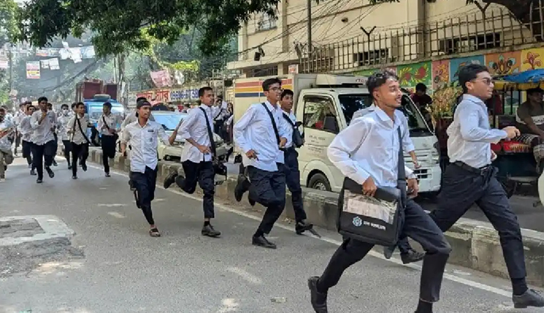 আইডিয়াল ও ঢাকা কলেজ শিক্ষার্থীদের সংঘর্ষ, অতিরিক্ত পুলিশ মোতায়েন