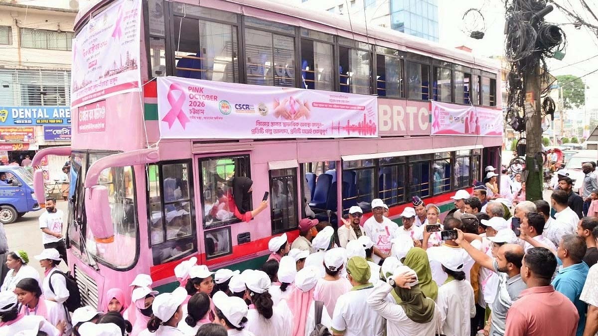 চট্টগ্রামে পিংক বাসে ভ্রাম্যমাণ স্তন ক্যানসার স্ক্রিনিং শুরু