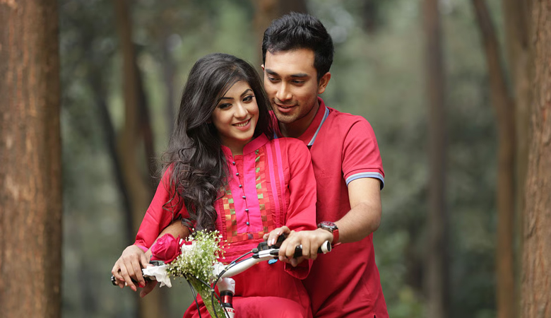 বয়ফ্রেন্ড দিবস আজ, প্রিয় মানুষকে দিন চমক