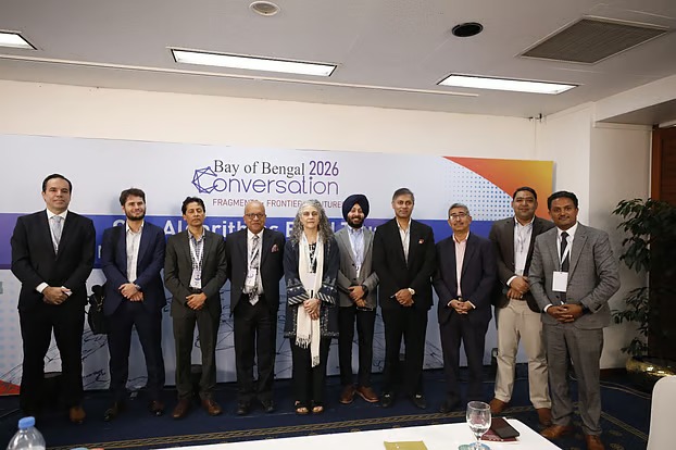 দুর্বল ব্যবস্থা রেখে এআই যুক্ত করলেই আস্থা ফিরবে না