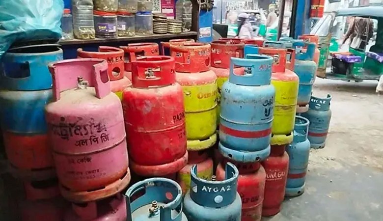 সরকার নির্ধারিত দামে মিলছে না এলপিজি, বাড়তি ভোক্তা চাপে