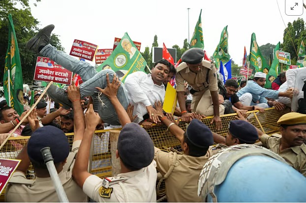 দিল্লিতে ব্যাপক ধরপাকড়, ধ্রুব রাঠির সমাবেশ ঠেকাতে কঠোর প্রস্তুতি