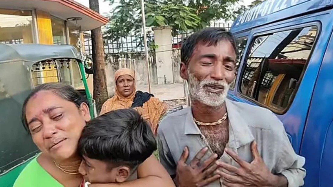 ‘বুকের ভেতর আগলে রেখেছিলাম’, মেয়ের লাশ দেখে মায়ের আহাজারি