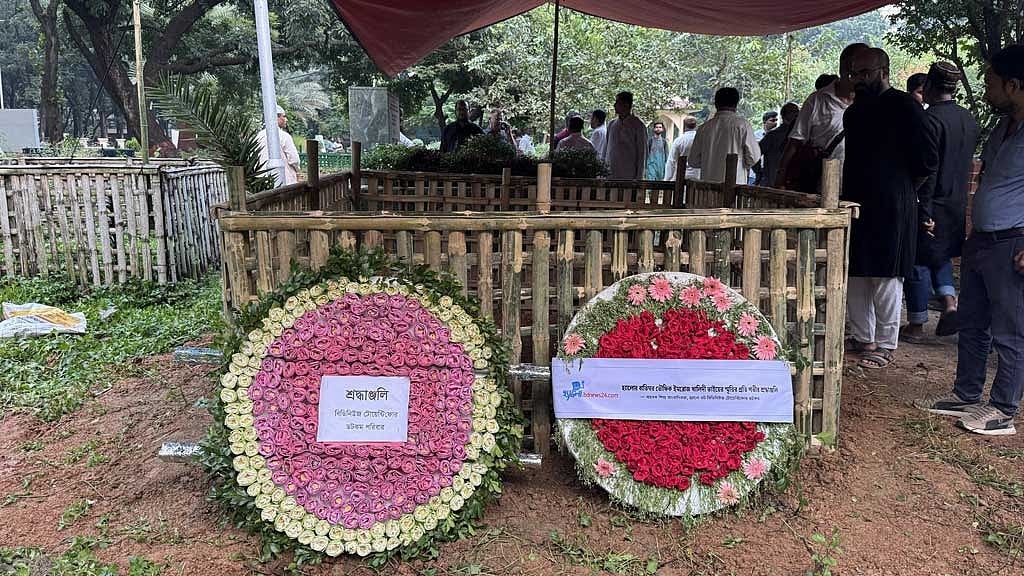 শহীদ বুদ্ধিজীবী কবরস্থানে সমাহিত তৌফিক ইমরোজ খালিদী