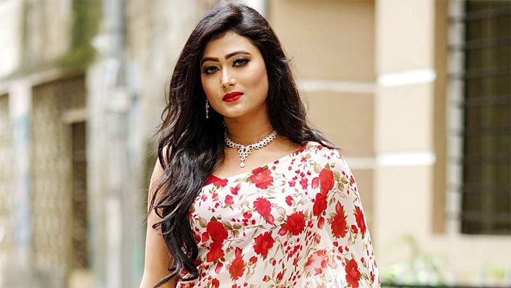 পরিচালকের বিরুদ্ধে অপেশাদার আচরণের অভিযোগ অধরা খানের