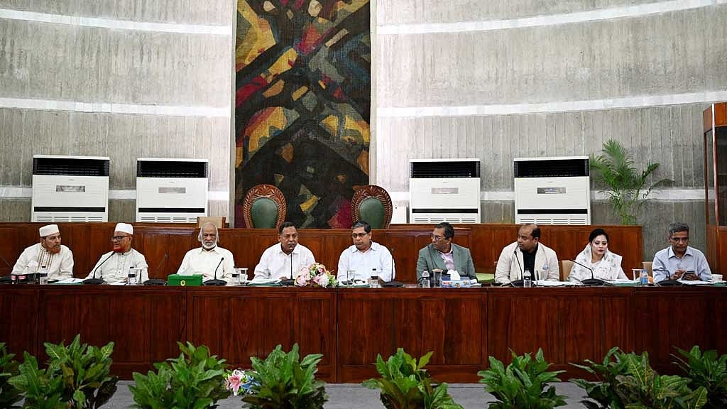 আইনশৃঙ্খলা বাহিনী পুরোপুরি প্রস্তুত নয়, তবু বছরের শুরুতেই স্থানীয় ভোট