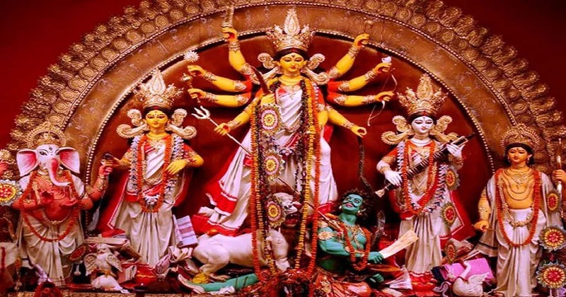 দুর্গা প্রতিমায় লাগে গোবর, গোমূত্র, গঙ্গাপলির সঙ্গে পতিতালয়ের মাটিও