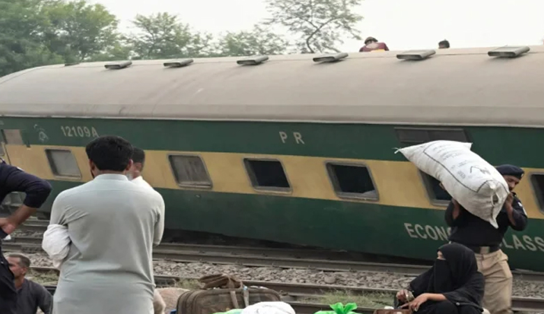 পাকিস্তানে ট্রেন দুর্ঘটনায় নিহত ৬, আহত ৩০