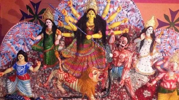 দেবীর বোধন ও আমন্ত্রণে শুরু শারদীয় দুর্গাপূজা