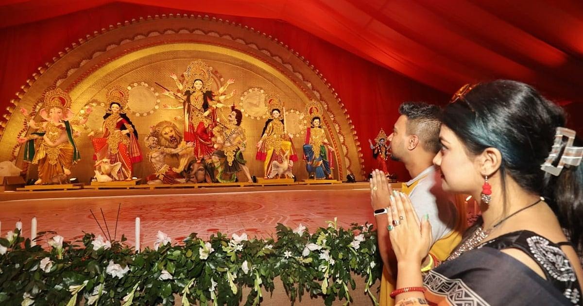 দেবীর বোধন ও আমন্ত্রণে শারদীয় দুর্গাপূজা শুরু
