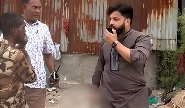 অস্ত্র হাতে অভিযানের বিতর্কে ইশরাককে পদত্যাগের নির্দেশ প্রধানমন্ত্রীর