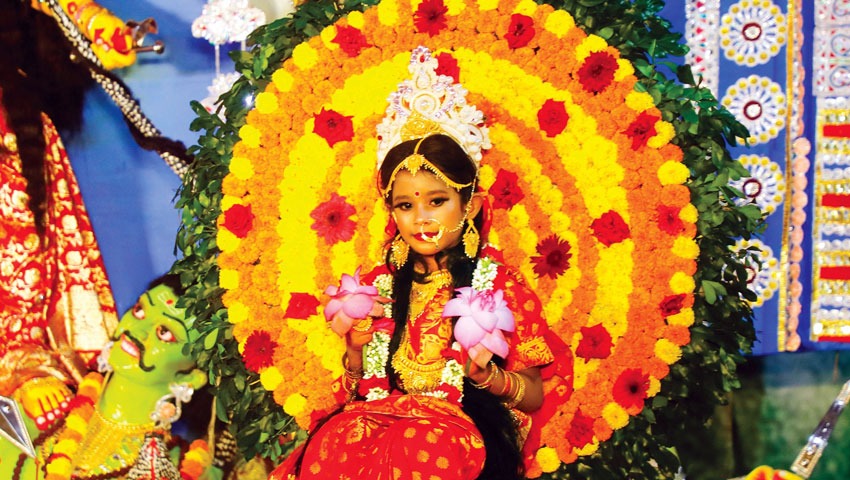 মহাষ্টমীতে ঢাকেশ্বরীতে বিহিত পূজা, রামকৃষ্ণ মিশনে কুমারী পূজা