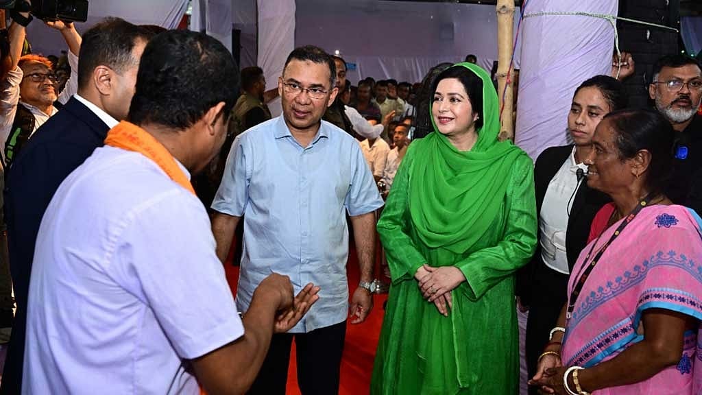 প্রধানমন্ত্রীর ঐতিহাসিক পূজামণ্ডপ সফর: সমানাধিকারের বার্তা