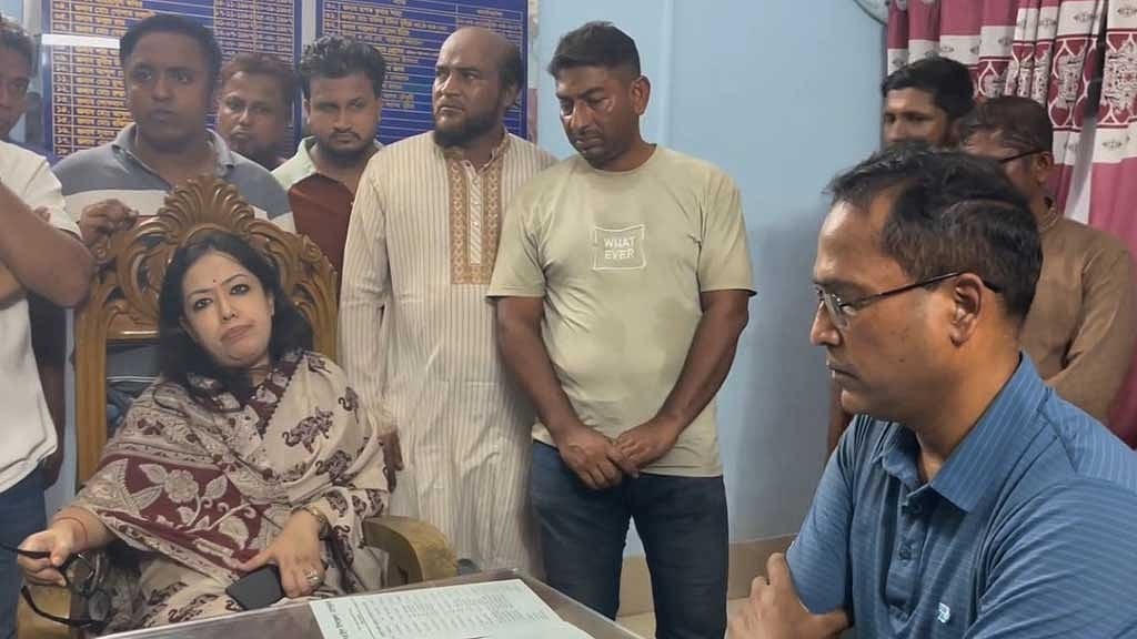 সরাইল থানায় ওসির সঙ্গে রুমিন ফারহানার বাদানুবাদ, পাল্টাপাল্টি অভিযোগ