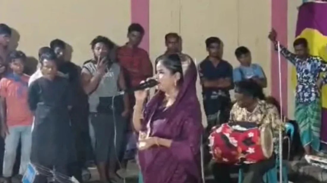 আপত্তি উপেক্ষা করে বাউল গানের আসর, অংশ নিলেন নারী শিল্পীরাও