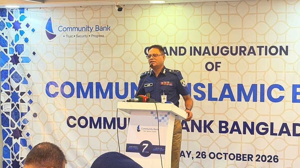 পুলিশের হাত বাঁধা রেখে জননিরাপত্তা নিশ্চিত হবে কীভাবে?