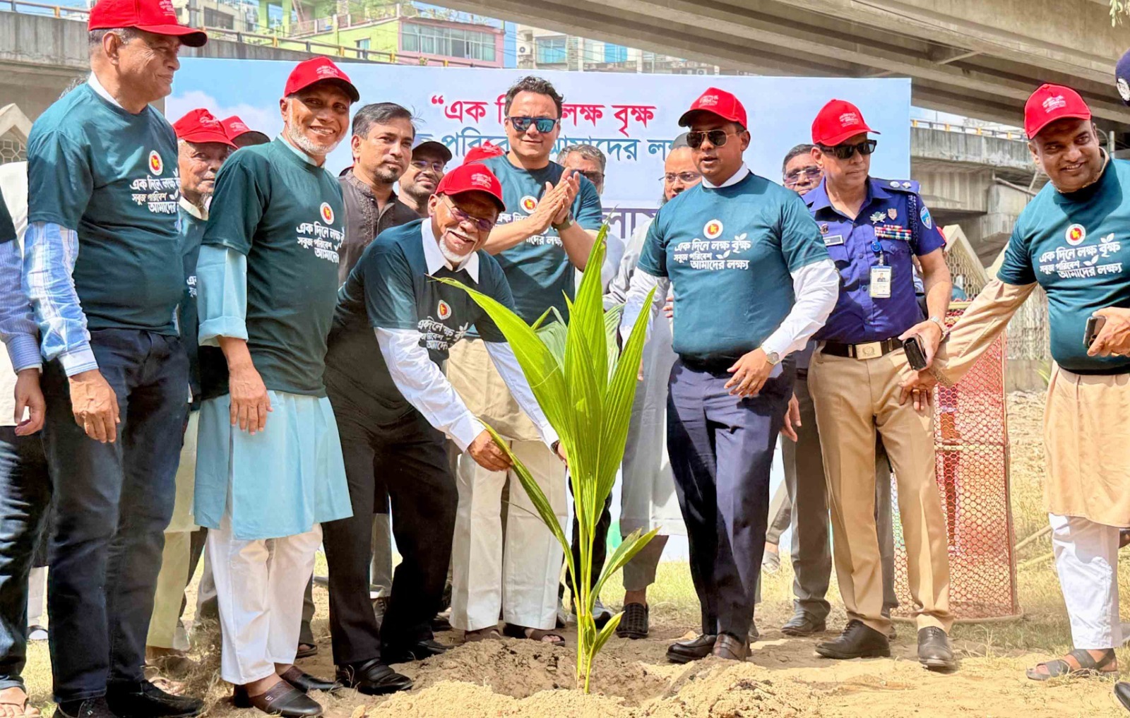 জিয়ার বৃক্ষপ্রেমের ধারায় পাঁচ বছরে ২৫ কোটি গাছ রোপণের লক্ষ্য