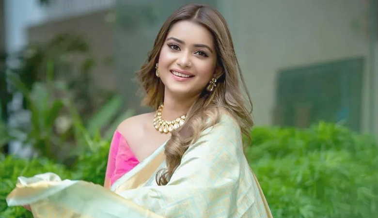 তানজিন তিশাকে ছবি সরাতে দুই দিনের আইনি নোটিশ