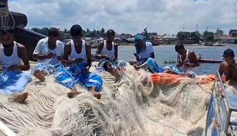 ২২ দিনের নিষেধাজ্ঞা শেষে নদীতে নামছেন চাঁদপুরের অর্ধলক্ষাধিক জেলে