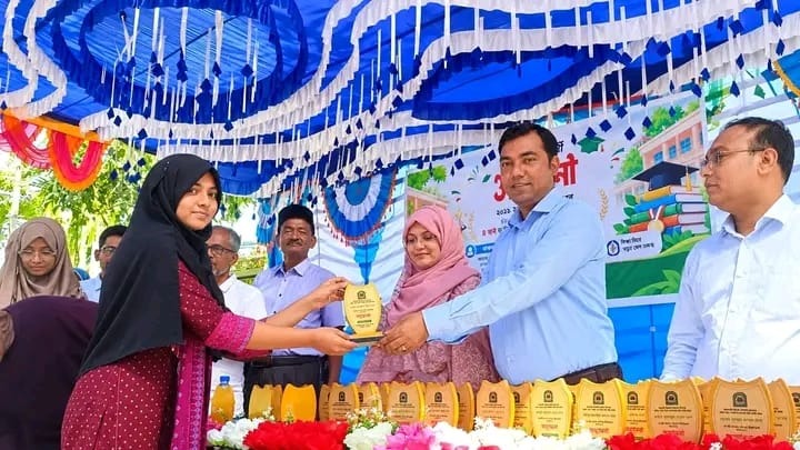 ঘোড়াঘাটে প্রাথমিক বৃত্তিপ্রাপ্ত  শিক্ষার্থীকে সংবর্ধনা