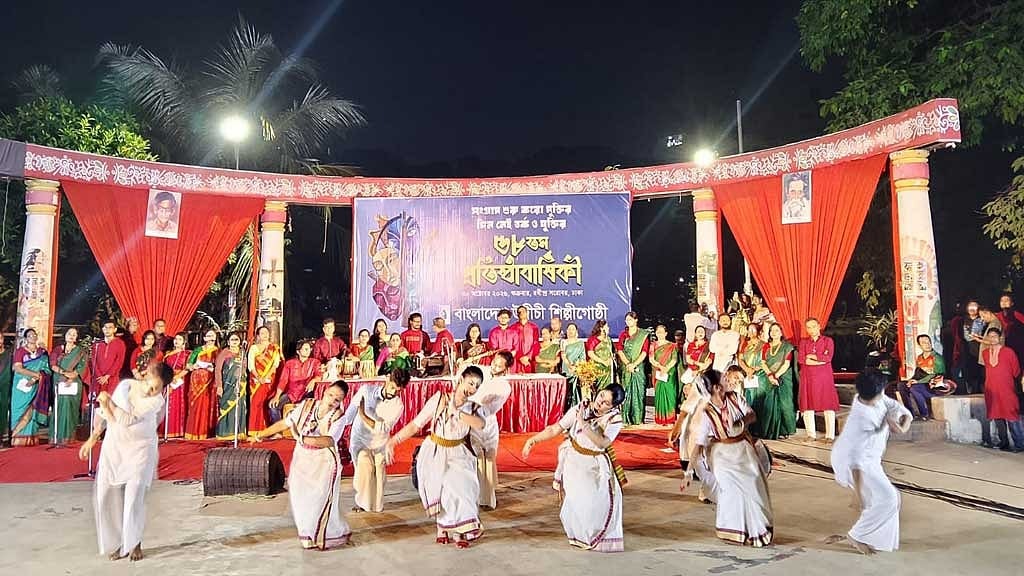 অসাম্প্রদায়িক ও সাম্যবাদী সমাজ প্রতিষ্ঠার অঙ্গীকারে উদীচীর ৫৮তম প্রতিষ্ঠাবার্ষিকীর আয়োজন শেষ